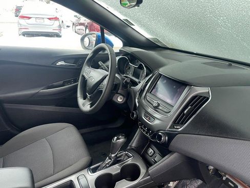 Used 2019 Chevrolet Cruze LT w/ RS Package image 2