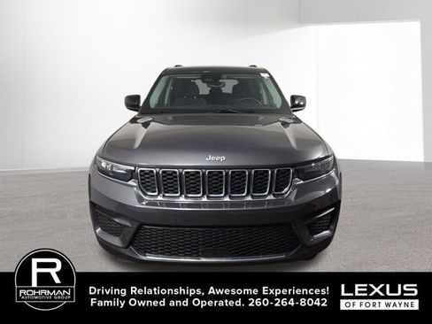 Used 2023 Jeep Grand Cherokee Laredo w/ Luxury Tech Group I AWD/4WD image 3