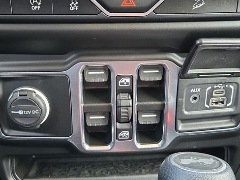 Used 2021 Jeep Wrangler Unlimited Sport AWD/4WD image 29