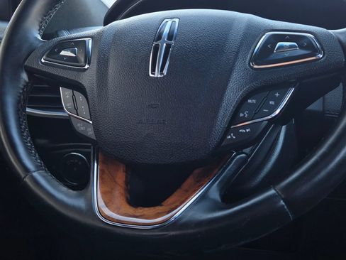 Used 2016 Lincoln MKX Reserve w/ Technology Package FWD image 30