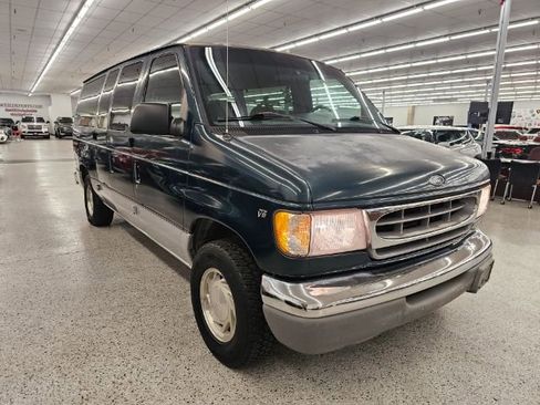 Used 2000 Ford E-150 and Econoline 150 Wagon image 3