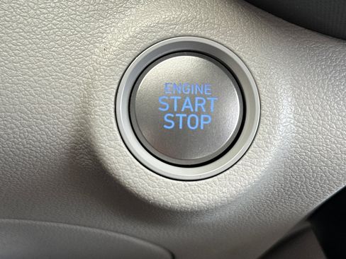 Used 2024 Hyundai Venue SEL image 25