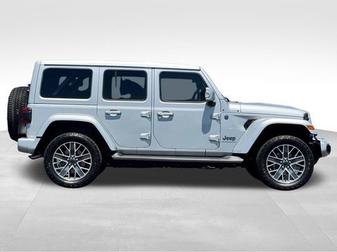 Used 2024 Jeep Wrangler High Altitude AWD/4WD image 8