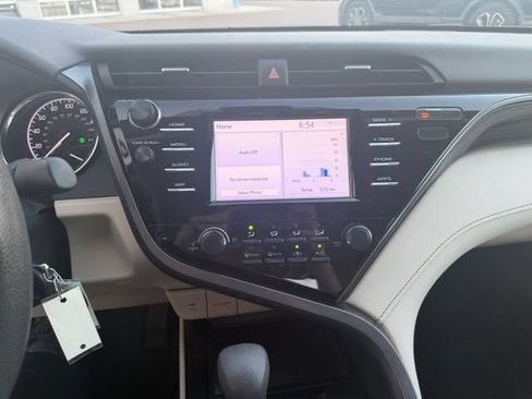 Used 2019 Toyota Camry LE FWD image 9