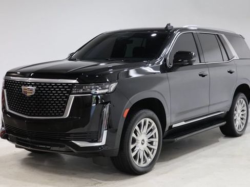 Used 2023 Cadillac Escalade Premium Luxury AWD/4WD image 3