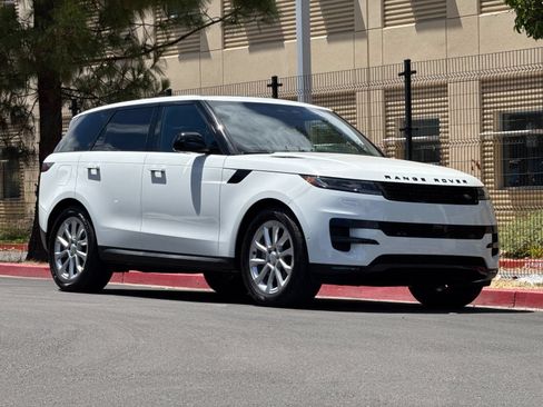 Used 2025 Land Rover Range Rover Sport SE AWD/4WD image 8