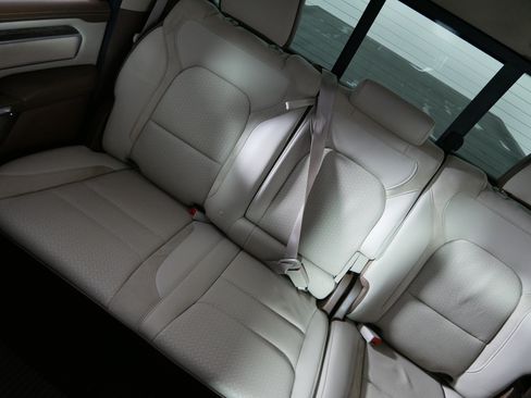 Used 2020 RAM 1500 Laramie AWD/4WD image 12