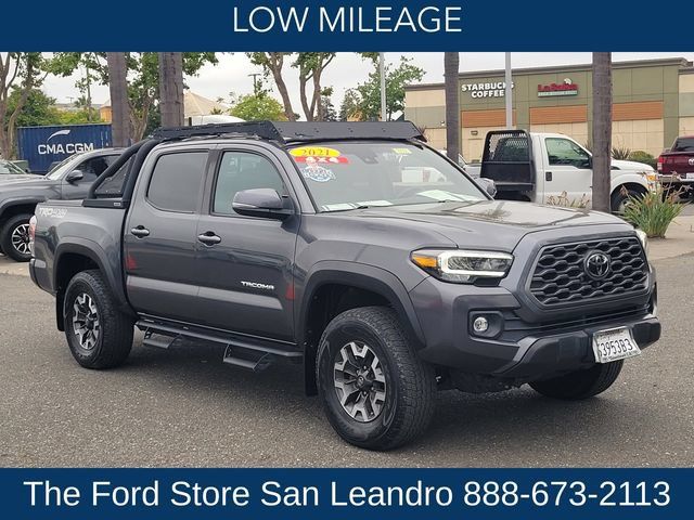 Used 2021 Toyota Tacoma TRD Off-Road w/ TRD Premium Off Road Package AWD/4WD image 3