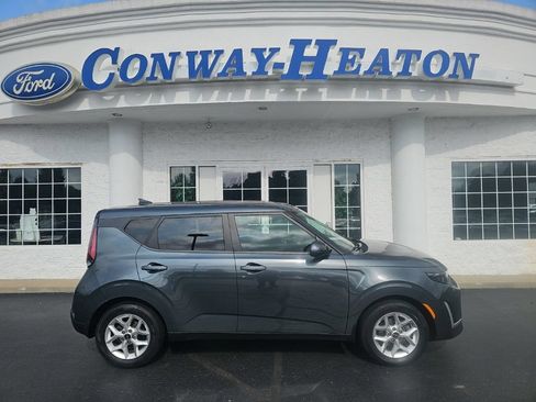Used 2023 Kia Soul LX w/ LX Technology Package FWD image 1