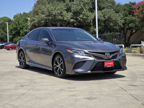 Used 2018 Toyota Camry SE w/ Audio Package FWD image 2