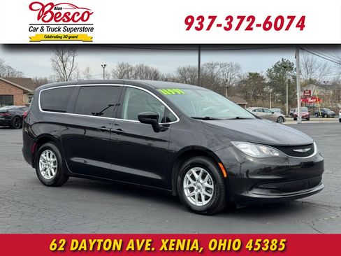 Used 2021 Chrysler Voyager LX image 1