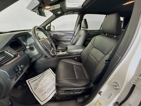 Used 2024 Honda Passport EX-L image 11