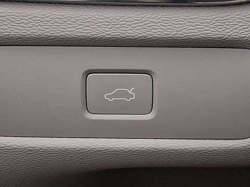 Certified 2025 Volvo XC60 B5 Plus w/ Protection Package Premier AWD/4WD image 24