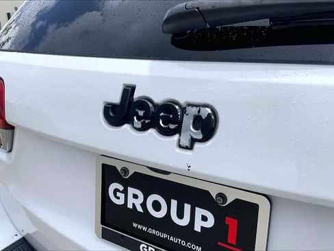 Used 2019 Jeep Grand Cherokee Laredo w/ Laredo X Package RWD image 30