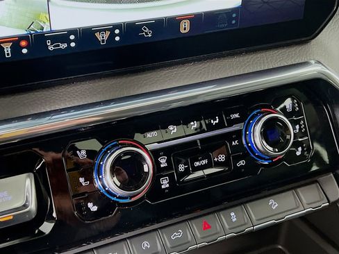 Used 2025 GMC Sierra 1500 Denali w/ Denali Reserve Package image 15