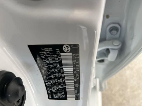 Used 2022 Toyota Corolla LE image 27