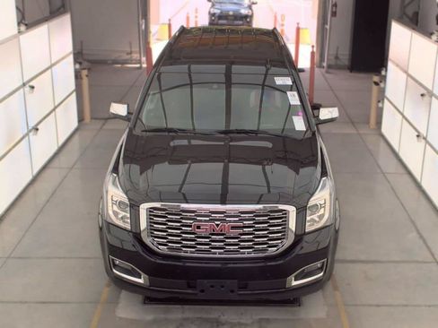 Used 2019 GMC Yukon Denali w/ Denali Ultimate Black Edition AWD/4WD image 6