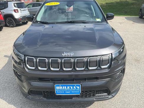 Certified 2022 Jeep Compass Latitude w/ Convenience Group image 2