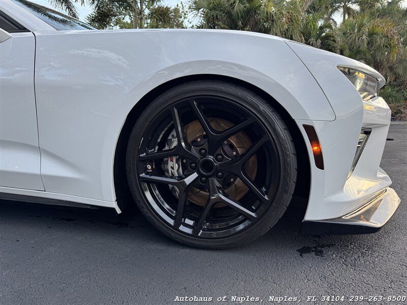 Used 2018 Chevrolet Camaro SS RWD image 9