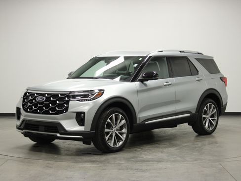 Used 2025 Ford Explorer Platinum w/ Ultimate Package image 4