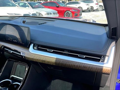 Used 2025 BMW X1 xDrive28i w/ Premium Package image 17