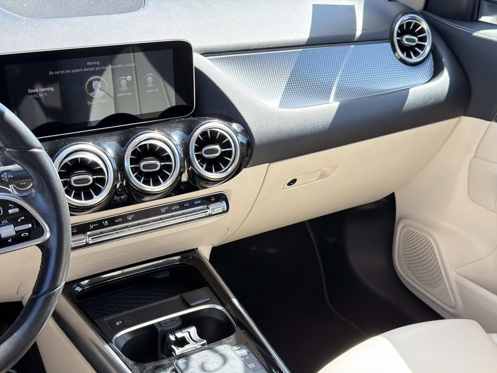 Used 2021 Mercedes-Benz GLA 250 w/ Premium Package image 10