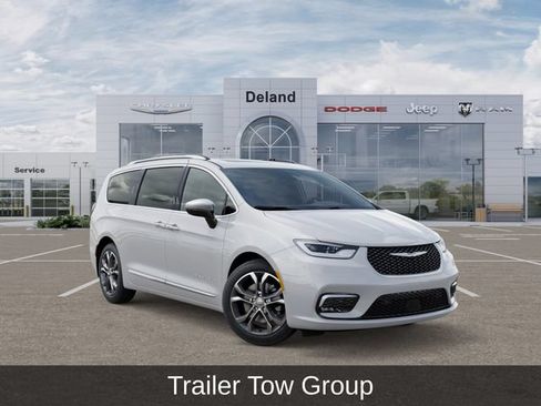 New 2026 Chrysler Pacifica Pinnacle w/ Trailer Tow Group AWD/4WD image 5