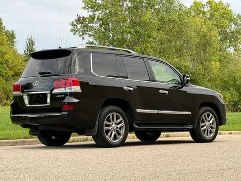 Used 2013 Lexus LX 570 4WD w/ Luxury Pkg image 40
