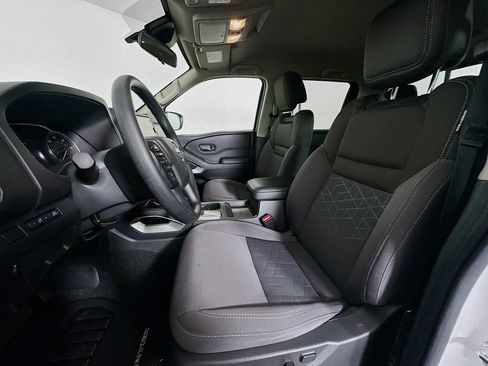 Used 2025 Nissan Frontier SV image 13