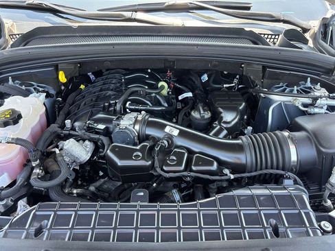 Used 2024 Jeep Grand Cherokee L Limited w/ Luxury Tech Group II image 10