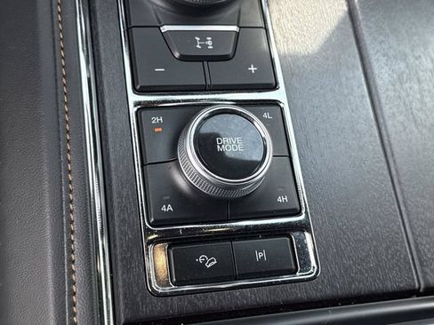 Used 2024 Ford Expedition Platinum AWD/4WD image 37