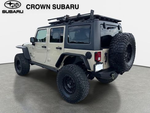 Used 2017 Jeep Wrangler Unlimited Rubicon w/ Connectivity Group AWD/4WD image 6