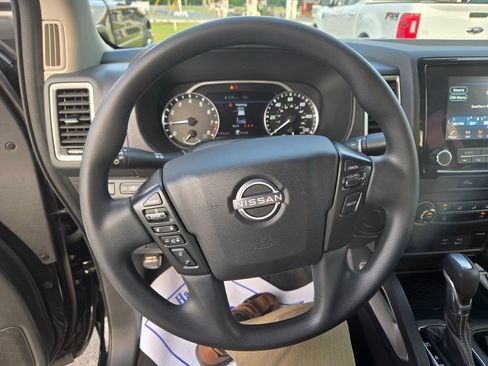 Used 2023 Nissan Frontier SV image 10