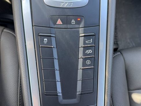 Used 2022 Porsche 718 Cayman w/ Premium Package RWD image 33