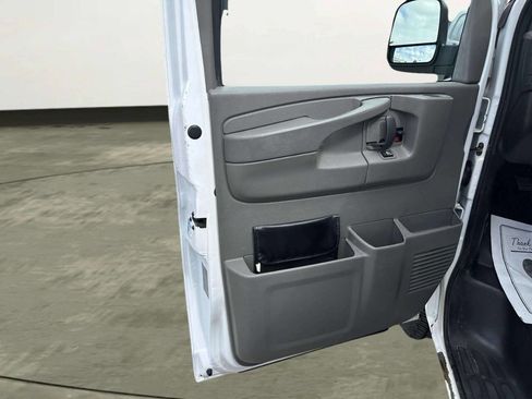 Used 2014 Chevrolet Express 2500 image 11