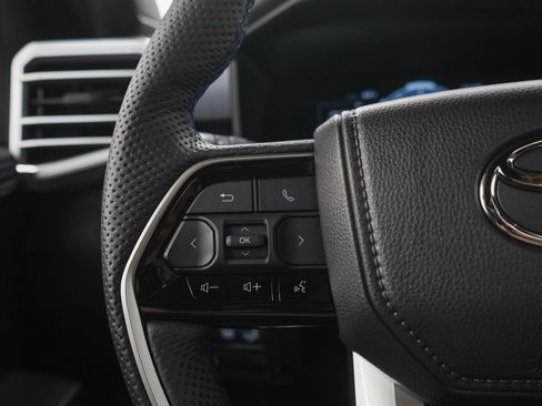 Used 2025 Toyota Sequoia Platinum image 27