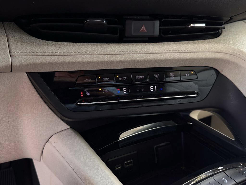 Used 2023 Buick Envision Essence FWD image 10