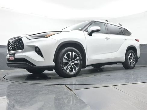 Certified 2023 Toyota Highlander XLE image 39