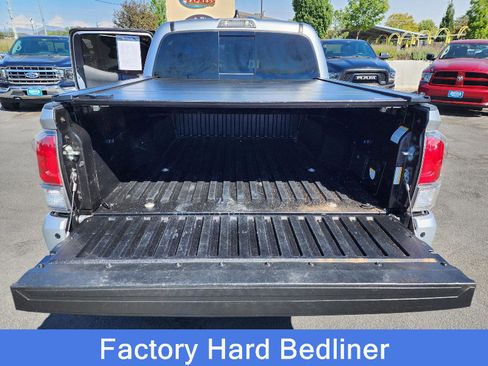 Used 2022 Toyota Tacoma TRD Sport image 10