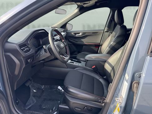 Used 2025 Ford Escape ST-Line image 9