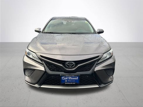 Used 2018 Toyota Camry XSE image 3