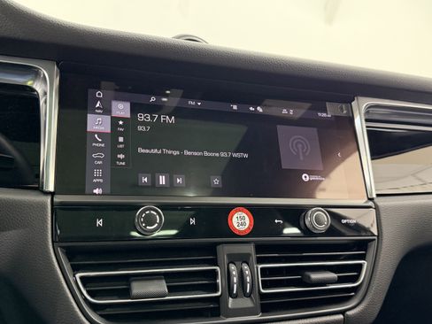 Certified 2025 Porsche Macan image 43