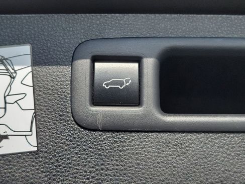 Used 2022 Toyota Highlander Limited FWD image 28