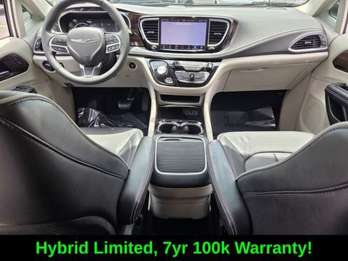 Used 2023 Chrysler Pacifica Limited FWD image 14