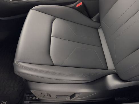 Certified 2025 Audi Q3 2.0T Premium w/ Convenience Package image 16