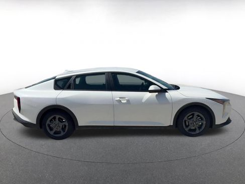 Used 2025 Kia K4 LXS image 16