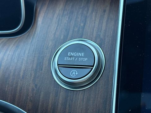 Used 2025 Mercedes-Benz C 300 4MATIC Sedan image 18