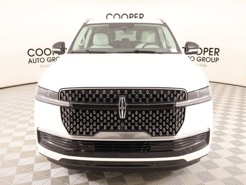 New 2026 Lincoln Navigator Premiere AWD/4WD image 9