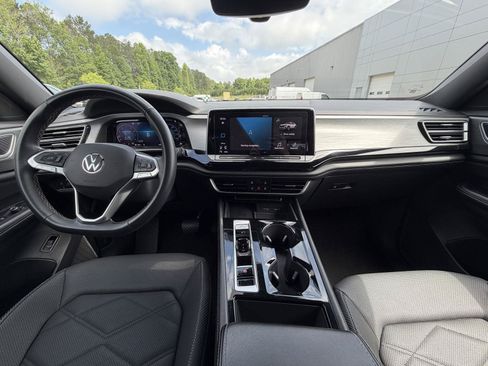 Used 2024 Volkswagen Atlas Cross Sport SE FWD image 7