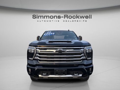 Used 2024 Chevrolet Silverado 2500 High Country w/ Technology Package AWD/4WD image 2